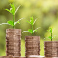 What is a good gross profit margin for landscaping business?